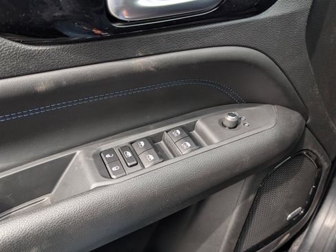 New 2025 Jeep Compass Latitude w/ Sun & Sound Group image 14