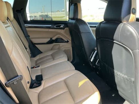 Used 2018 Porsche Cayenne Platinum Edition image 16