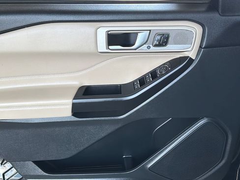 Used 2020 Ford Explorer Limited AWD/4WD image 3