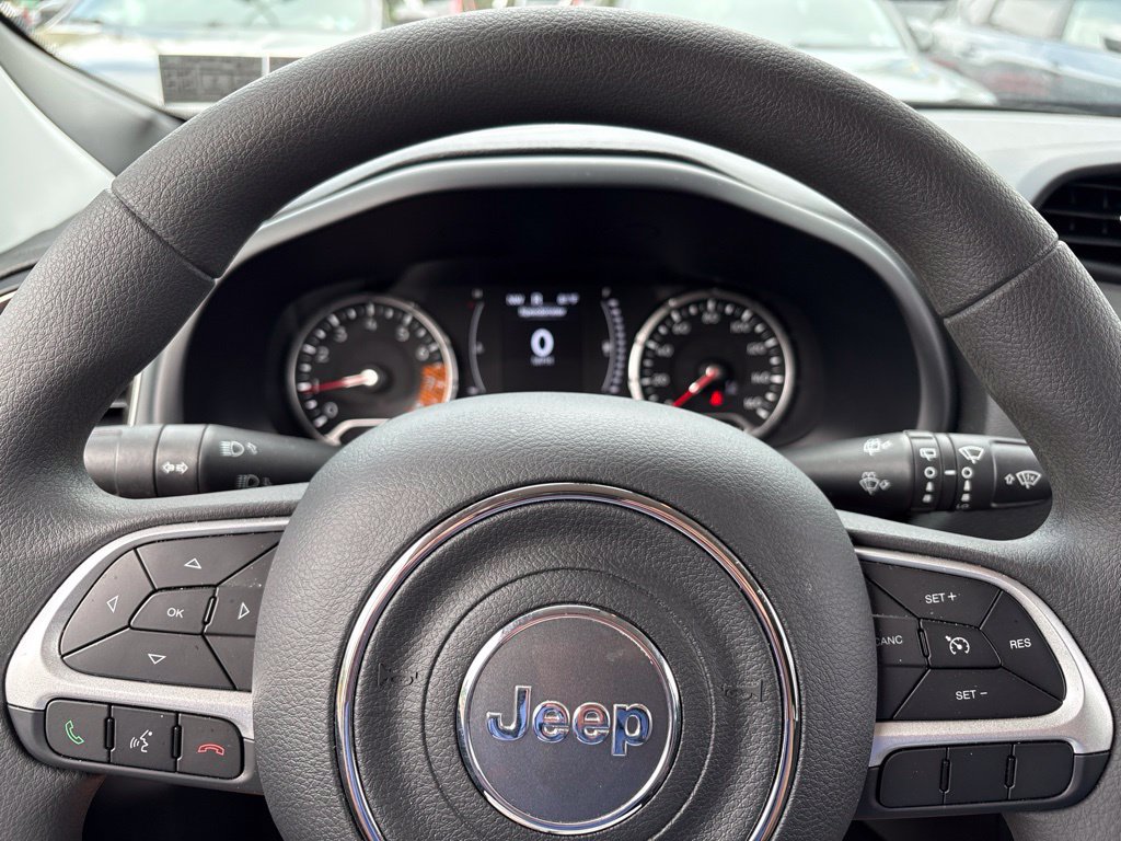 Used 2023 Jeep Renegade Latitude AWD/4WD image 21