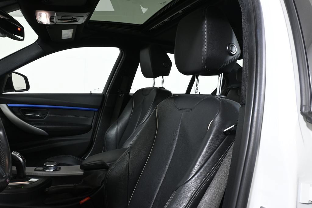 Used 2018 BMW 340i xDrive Sedan AWD/4WD image 5