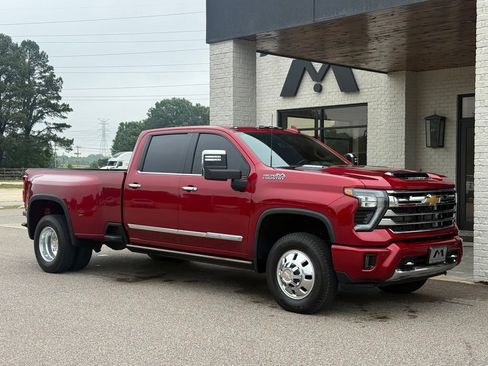 Used 2025 Chevrolet Silverado 3500 High Country w/ High Country Premium Package AWD/4WD image 1