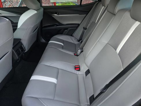 Used 2026 Toyota Camry SE w/ Convenience Package FWD image 10