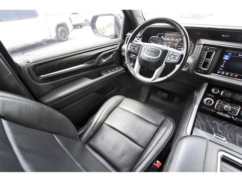 Used 2021 GMC Yukon XL Denali w/ LPO, Illumination Package AWD/4WD image 9