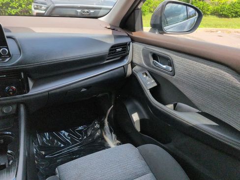 Used 2021 Nissan Rogue SV FWD image 16