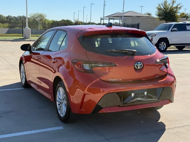 Used 2026 Toyota Corolla SE FWD image 2
