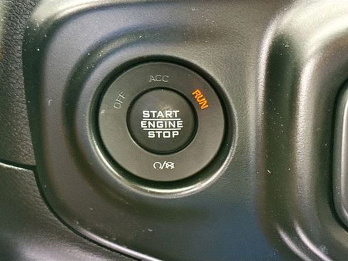 Used 2021 Jeep Wrangler Unlimited Rubicon w/ Cold Weather Group AWD/4WD image 14