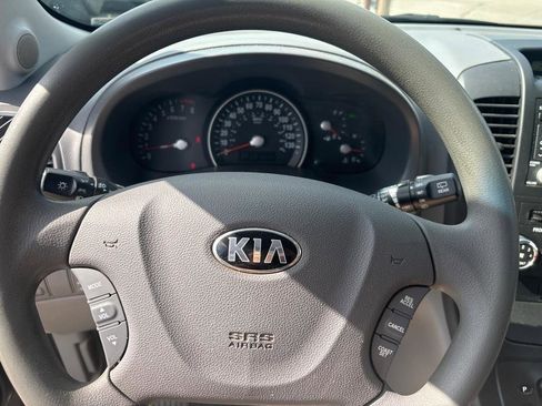 Used 2014 Kia Sedona LX FWD image 18