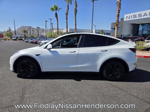 Used 2022 Tesla Model Y Long Range AWD/4WD image 3