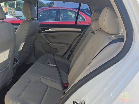 Used 2017 Volkswagen Golf SE FWD image 4