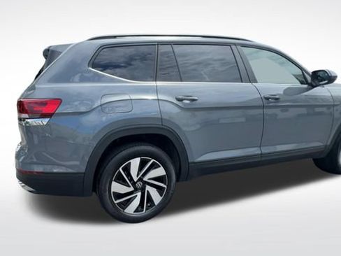 Certified 2025 Volkswagen Atlas SE FWD image 9