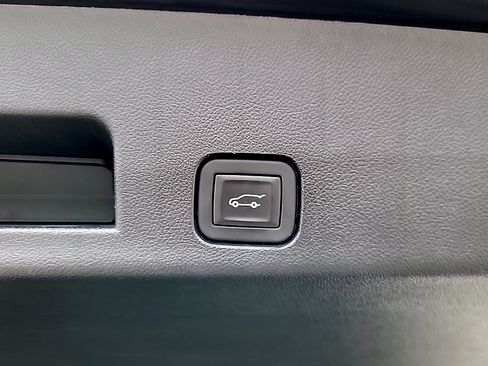 Used 2025 Chevrolet Traverse Z71 w/ Enhanced Driving Package AWD/4WD image 28