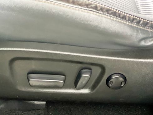 Used 2017 Toyota Highlander Plus image 15