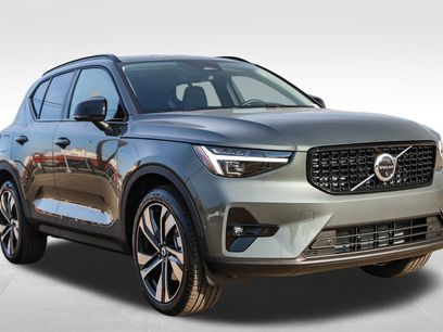 New 2026 Volvo XC40 B4 Plus w/ Climate Package