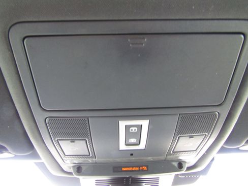 Used 2019 Land Rover Discovery Sport HSE image 45