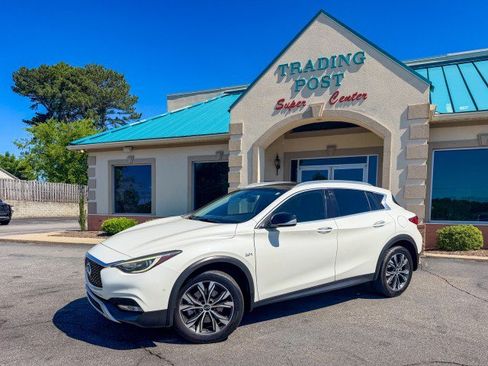 Used 2018 INFINITI QX30 Premium w/ Navigation Package AWD/4WD image 3
