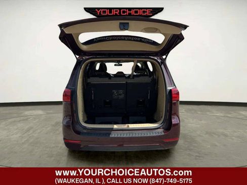 Used 2017 Kia Sedona LX w/ LX Essentials Premium Package FWD image 15