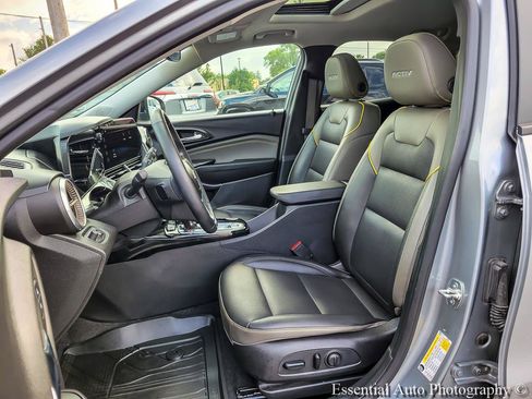 Used 2024 Chevrolet Trax ACTIV w/ Sunroof Package FWD image 9
