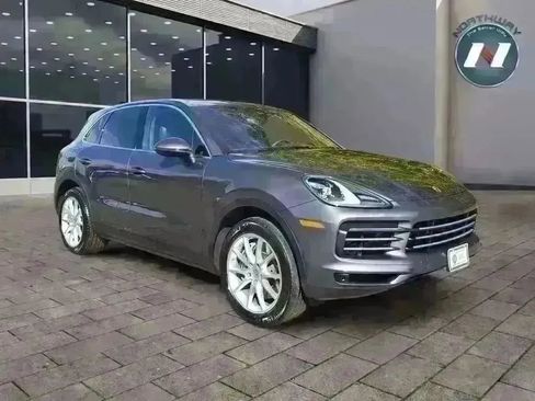 Used 2022 Porsche Cayenne Platinum Edition image 7