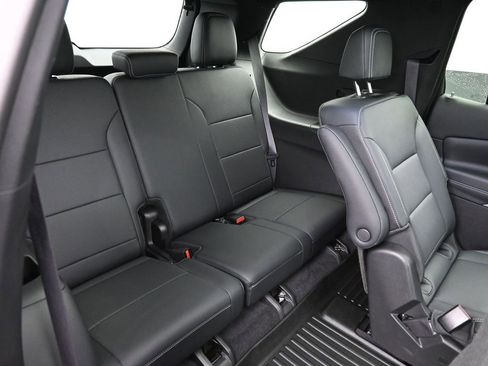 Certified 2025 Chevrolet Traverse LT w/ Sun and Wheel Package image 17