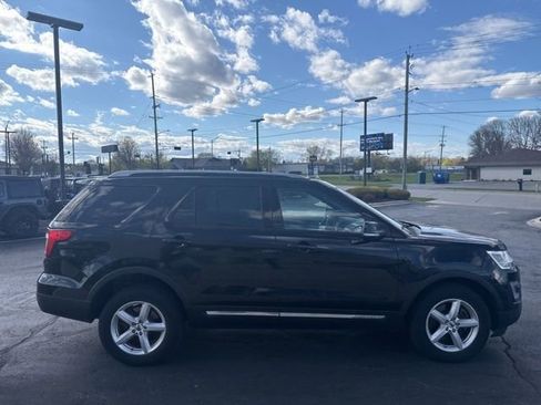 Used 2017 Ford Explorer XLT w/ Equipment Group 202A AWD/4WD image 8