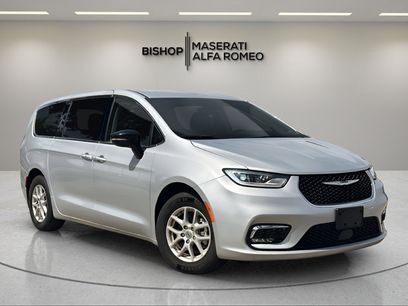 Used 2024 Chrysler Pacifica Touring-L