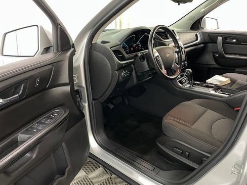 Used 2015 Chevrolet Traverse LT w/ Style and Technology Package FWD image 22