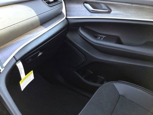 New 2026 Jeep Grand Cherokee Altitude image 33