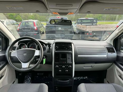 Used 2010 Dodge Grand Caravan SE w/ Climate Group image 17