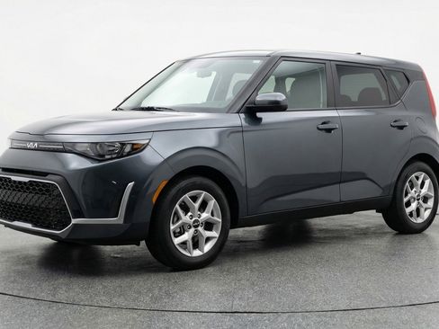 Used 2025 Kia Soul LX w/ LX Technology Package image 3