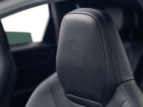 Used 2021 Porsche Cayenne S image 18