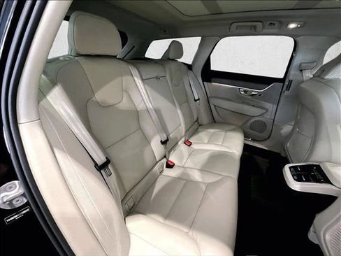 Used 2025 Volvo V90 B6 Cross Country Plus w/ Protection Package Premier AWD/4WD image 29