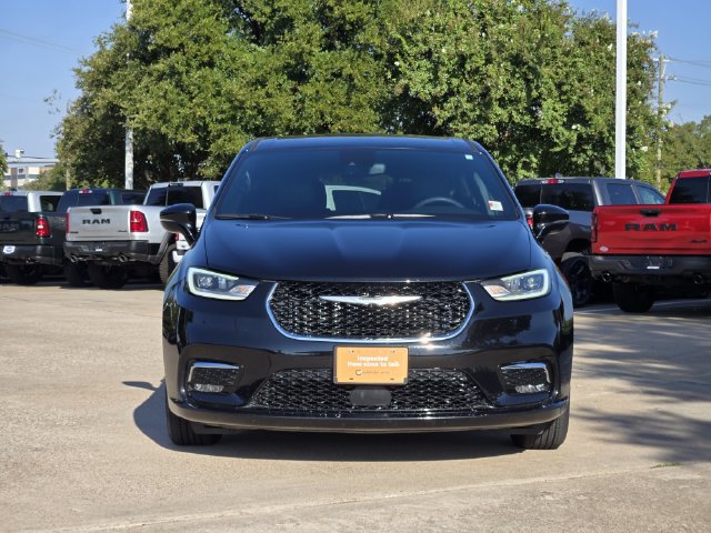 Certified 2025 Chrysler Pacifica Select FWD image 2