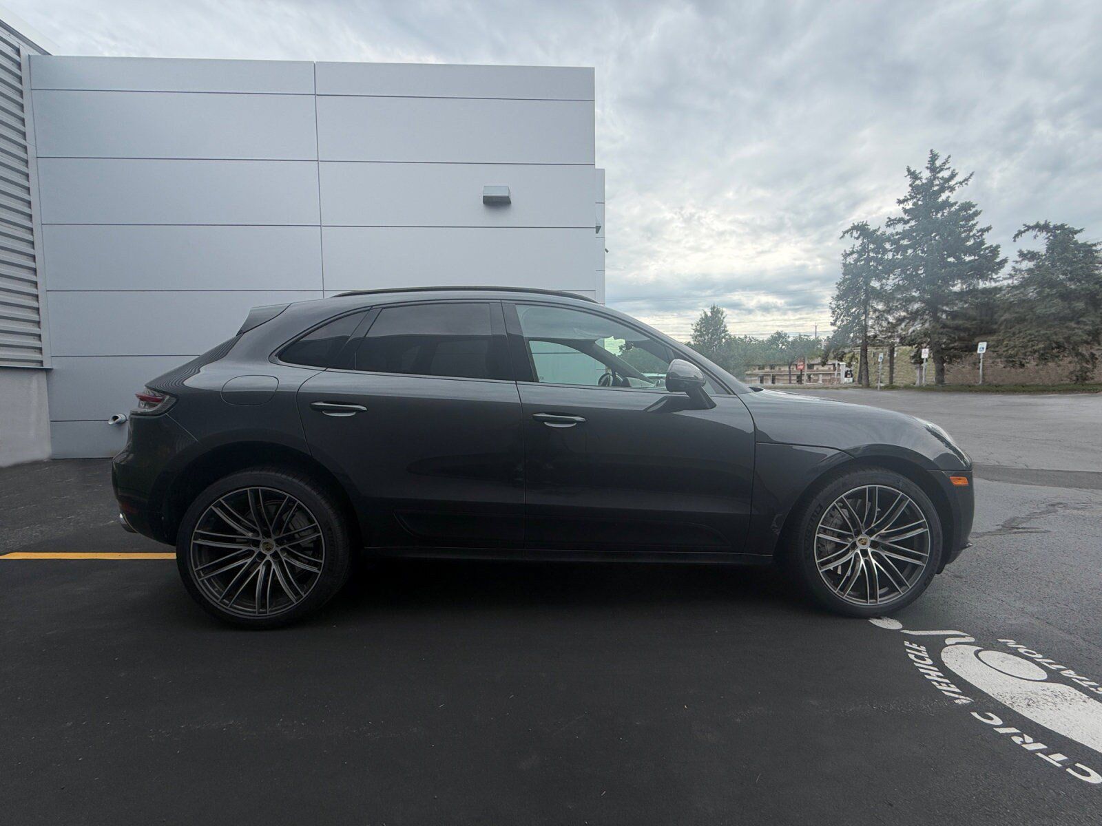 Used 2020 Porsche Macan Turbo AWD/4WD image 12