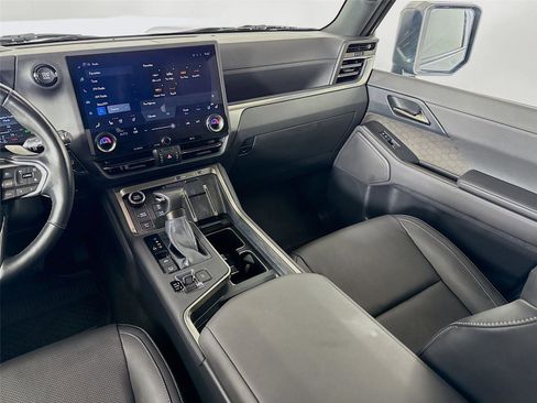 Used 2024 Lexus GX 550 w/ Accessory Package (Z1) AWD/4WD image 25