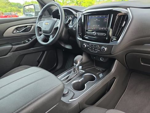 Used 2023 Chevrolet Traverse LT FWD image 17