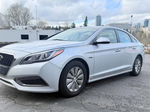 Used 2017 Hyundai Sonata SE image 1