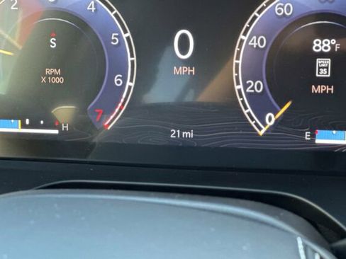 New 2025 Jeep Grand Cherokee Overland image 23