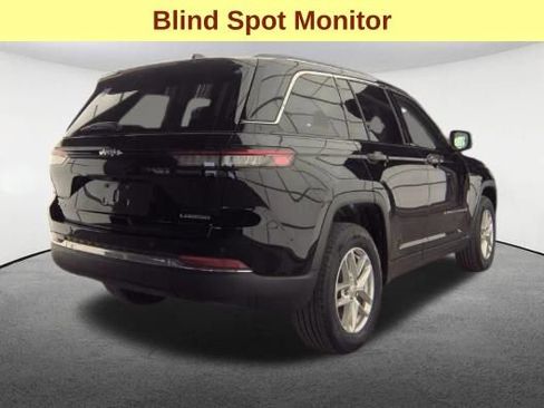 Used 2023 Jeep Grand Cherokee Laredo w/ Trailer Tow Prep Group (B) AWD/4WD image 5