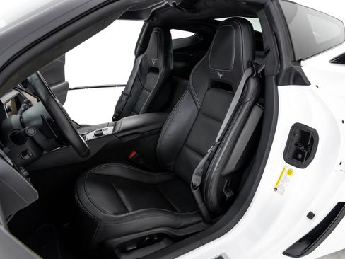 Used 2015 Chevrolet Corvette Z06 w/ 3LZ Preferred Equipment Group image 16