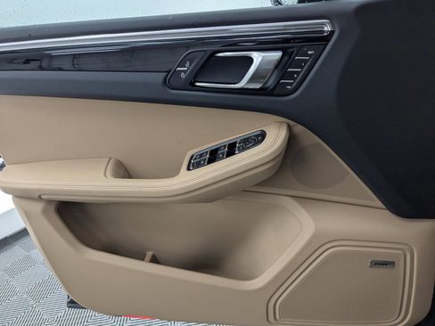 New 2026 Porsche Macan image 22