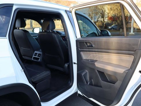 Used 2021 Volkswagen Atlas Cross Sport SE image 30