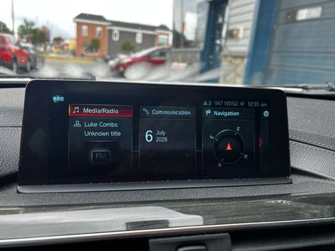 Used 2018 BMW 330i xDrive Sedan w/ Premium Package AWD/4WD image 22
