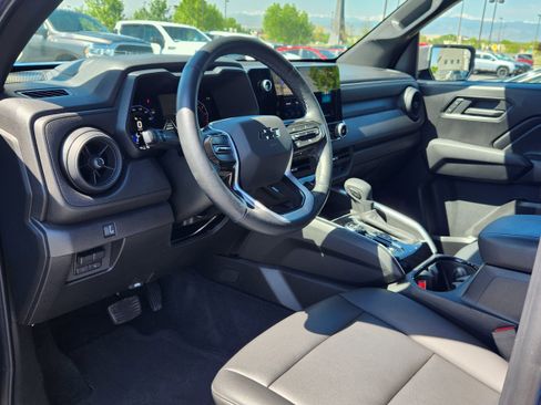 Used 2025 Chevrolet Colorado Trail Boss AWD/4WD image 8