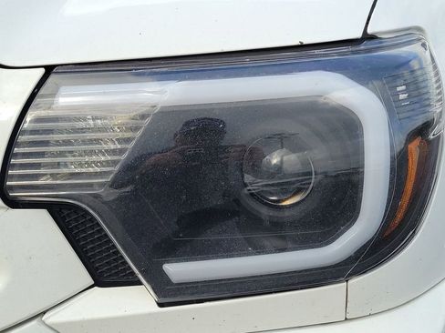 Used 2015 Toyota Tacoma PreRunner w/ SR5 Package image 21