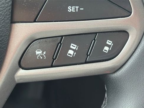 Used 2022 Jeep Cherokee Limited w/ Elite Package AWD/4WD image 45