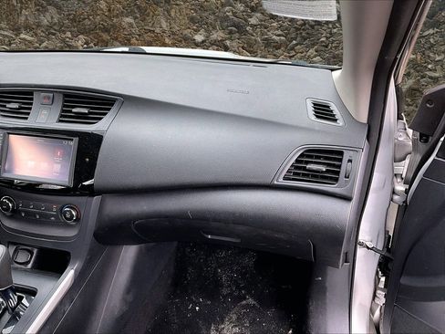 Used 2019 Nissan Sentra S image 14