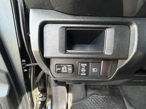 Used 2018 Toyota Tacoma Limited image 13