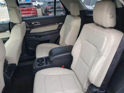 Used 2019 Ford Explorer Platinum image 33