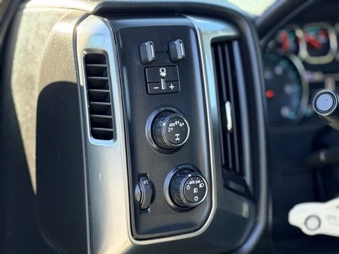 Used 2017 Chevrolet Silverado 1500 LT w/ Midnight Edition image 8